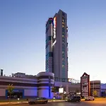 Ramada Encore By Wyndham מלון