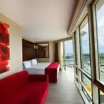 Ramada Encore By Wyndham Ξενοδοχείο 4*