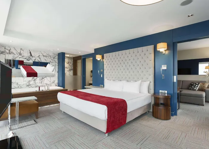 Отель Ramada Encore By Wyndham