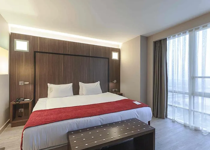 Ramada Encore By Wyndham Отель