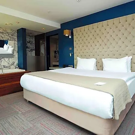 Ramada Encore By Wyndham فندق 4*