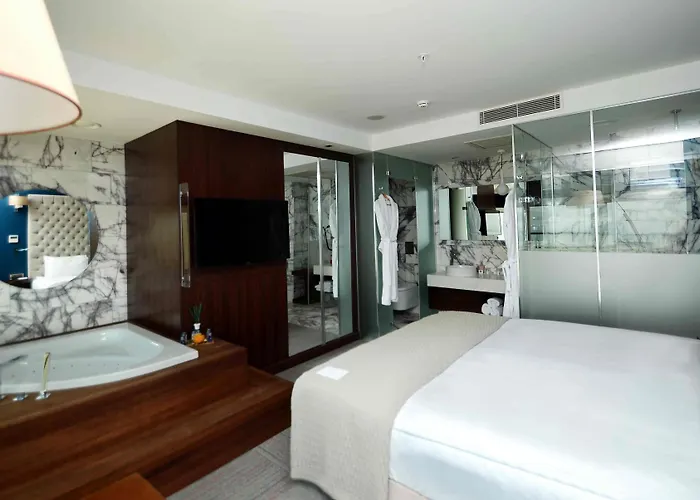 Ramada Encore By Wyndham Otel 4*